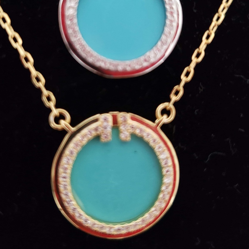 Beautiful Tiffany & company gold necklace